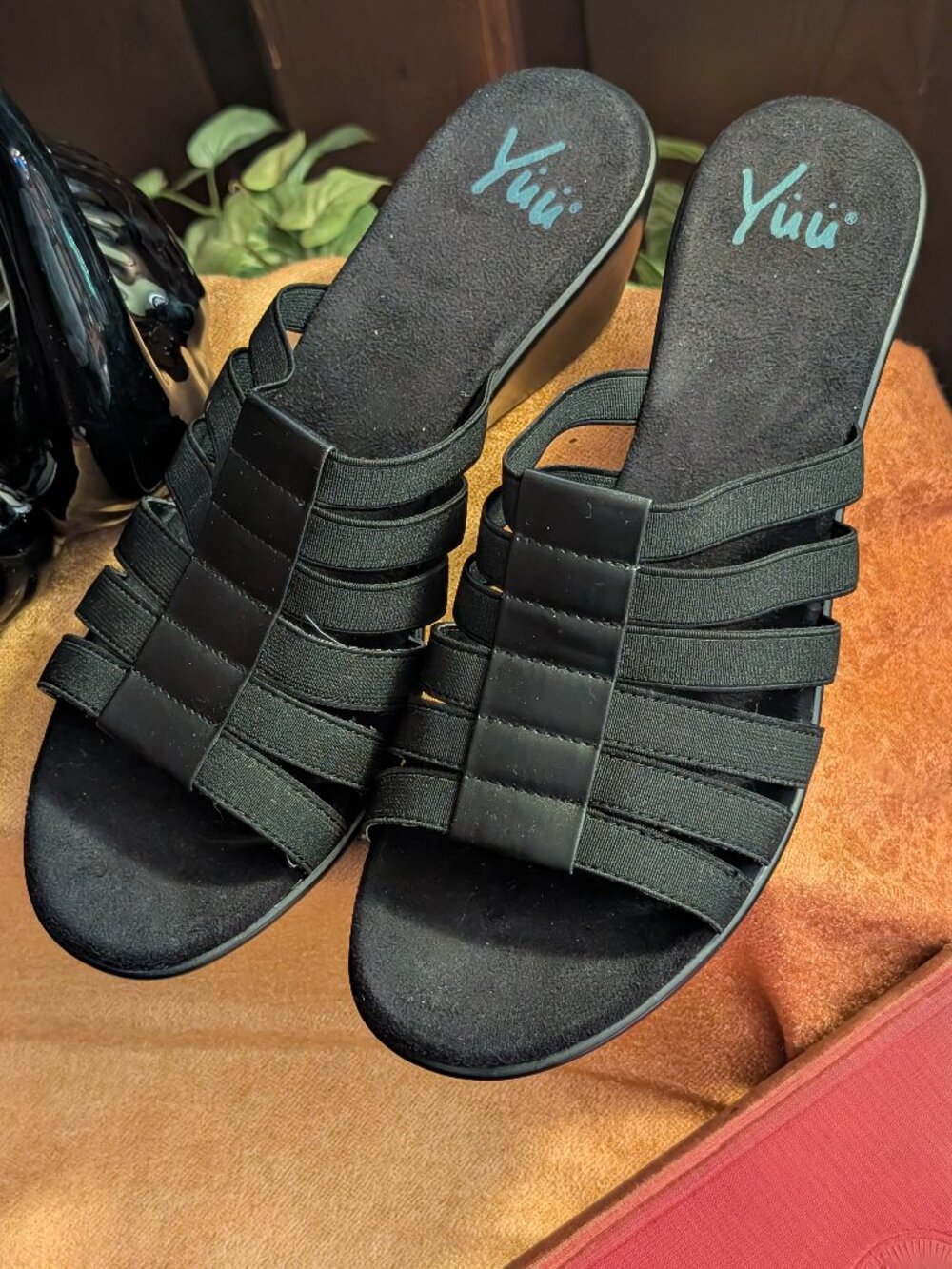 Who,you? Yuu Sandals -Black - Size 91/2 M -Slide Slip On - Comfort Wedge Heels